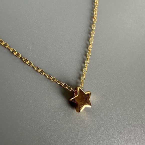 14k Gold Vermeil Star Necklace - Picture 7 of 9